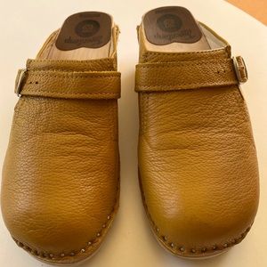 Troentorp Raphael Ochre Clogs